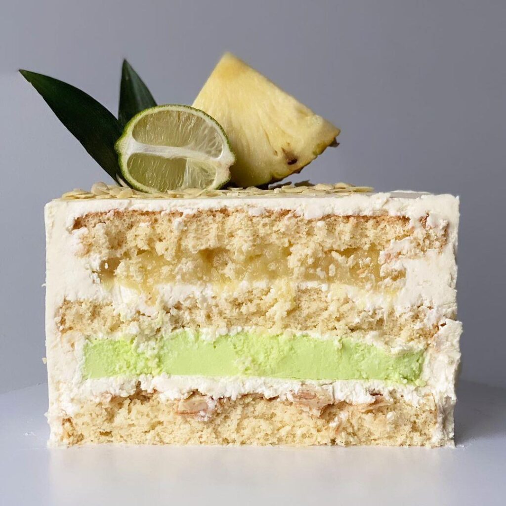 Tropicheskiy Tort-Kokos-Ananas-Laym